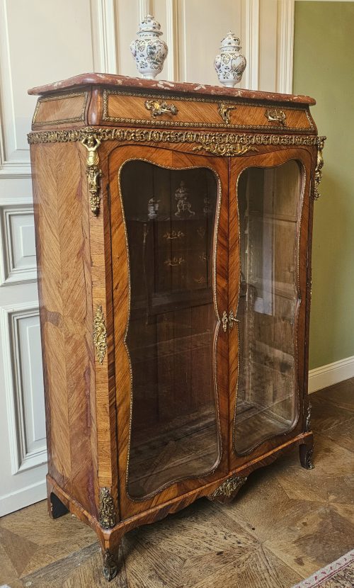 Alternative view of Vitrine Rokoko Louis XV Frankreich um 1760 gestempelt ROUSSEL