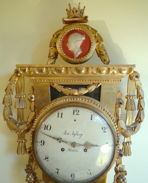 Carteluhr Klassizismus Schweden Ende 18.Jh. mit Portraitmedaillon der Königin Friederike von Schweden (1797-1809) signiert Joh. Nyberg Stockholm