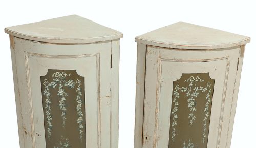 Paar weiße bemalte Eckkommoden Dänemark Klassizismus Louis XVI