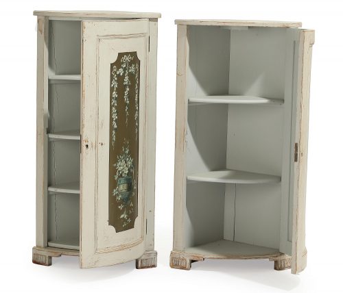 Paar weiße bemalte Eckkommoden Dänemark Klassizismus Louis XVI