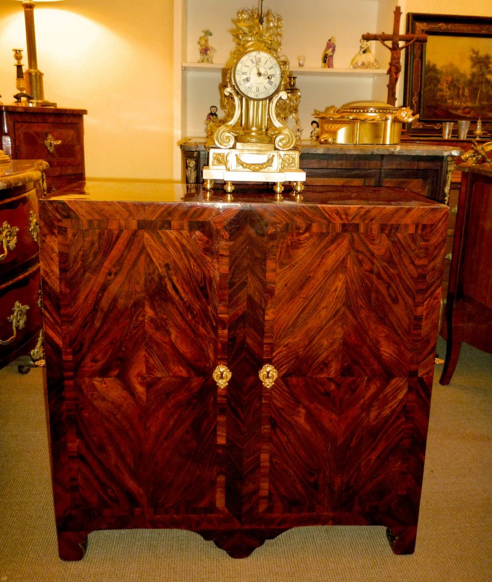 Schränkchen Bout De Bureau Rokoko Louis XV gestempelt SAUNIER