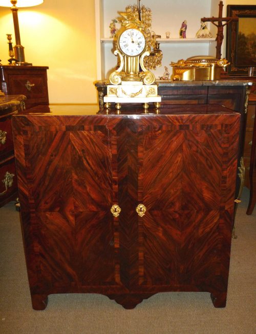 Alternative view of Schränkchen Bout De Bureau Rokoko Louis XV gestempelt SAUNIER