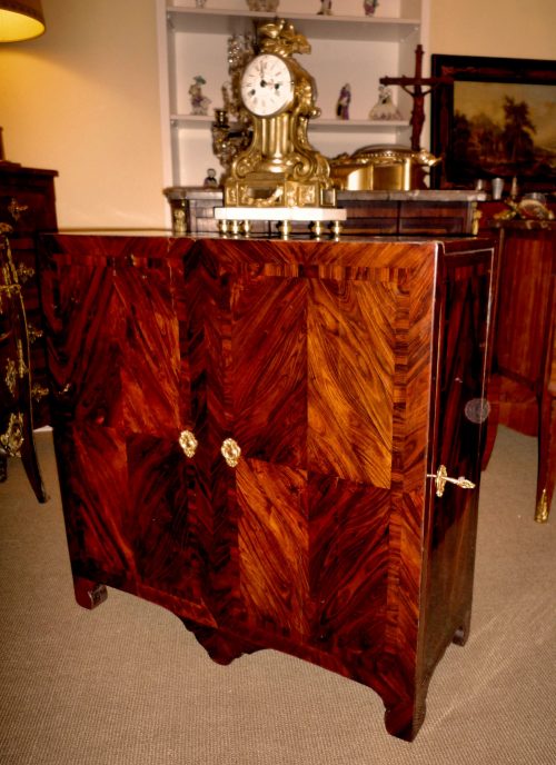 Schränkchen Bout De Bureau Rokoko Louis XV gestempelt SAUNIER