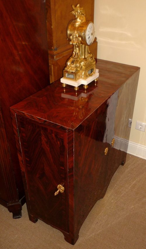 Schränkchen Bout De Bureau Rokoko Louis XV gestempelt SAUNIER