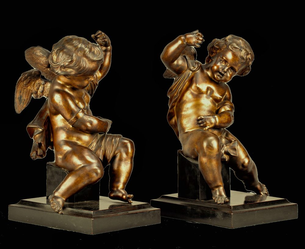 Paar Bronzeplastiken Rokoko Sitzende Engel Jean-Baptiste Pigalle Louis XV um 1750