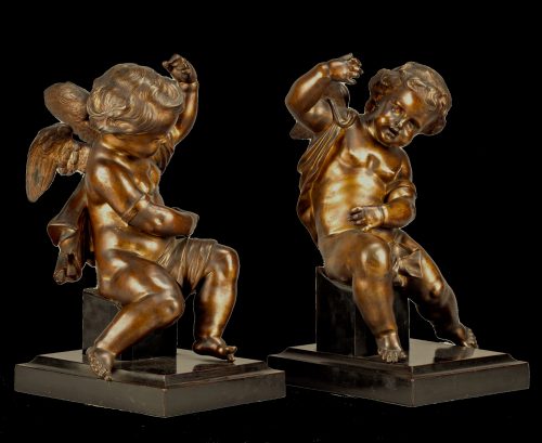 Paar Bronzeplastiken Rokoko Sitzende Engel Jean-Baptiste Pigalle Louis XV um 1750