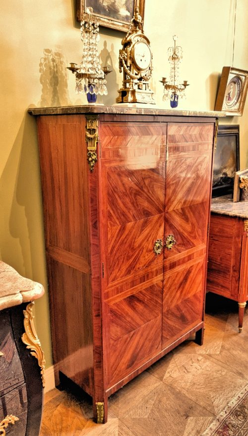 Alternative view of Schrank Klassizismus Armoire Frankreich Louis XVI um 1770 gestempelt DELORME