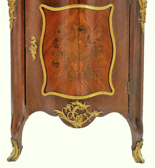 Hochbedeutende Encoignure Rokoko Frankreich Louis XV gestempelt BERNARD und GOUTHIÈRE