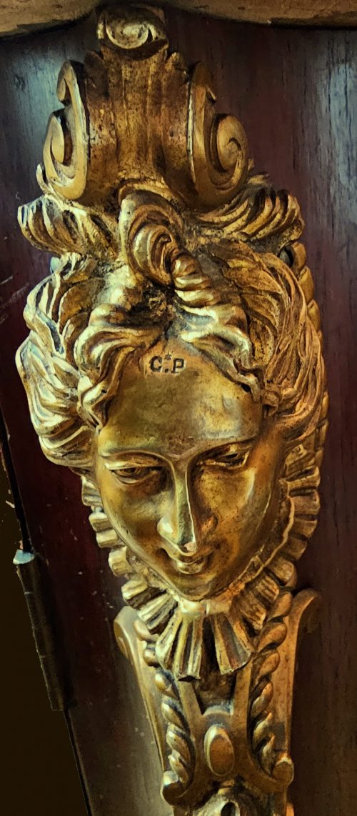 Hochbedeutende Encoignure Rokoko Frankreich Louis XV gestempelt BERNARD und GOUTHIÈRE