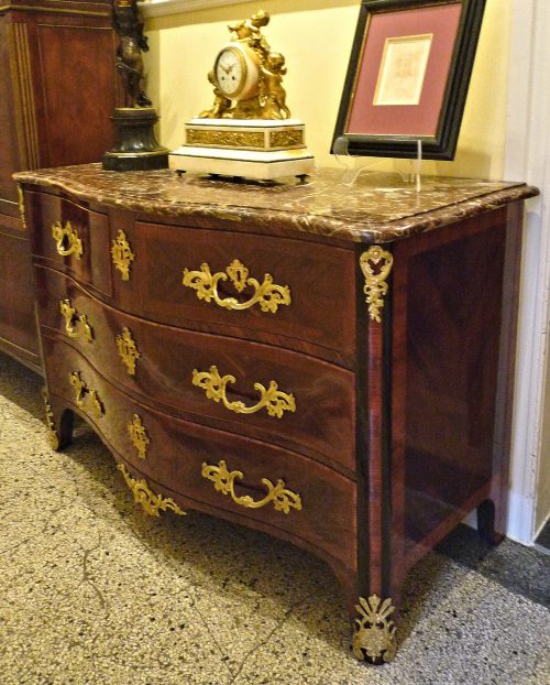 Alternative view of Kommode Barock Frankreich Louis XV Regence gestempelt COULON Provenienz: Chateau Seigneley