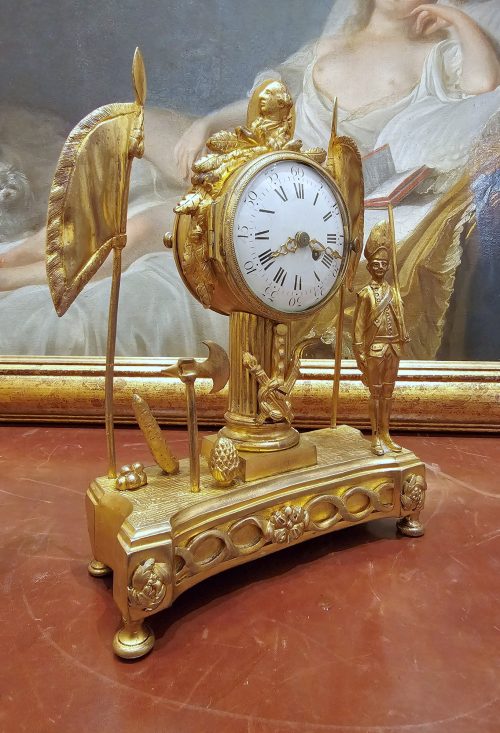 Tischuhr à la gloire de Louis XVI Klassizismus um 1770 Frankreich Pendule Louis XVI signiert Asselin à Rouen