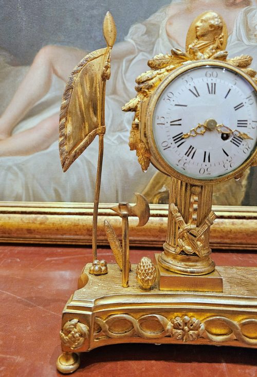 Tischuhr à la gloire de Louis XVI Klassizismus um 1770 Frankreich Pendule Louis XVI signiert Asselin à Rouen