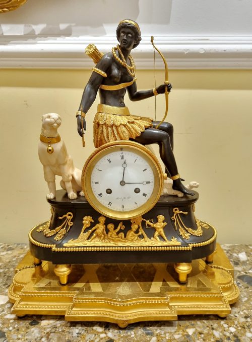 Pendule "L'Afrique" Pendule au Nègre Directoire die Bronzen J.S. DEVERBERIE (Jean-Simon Deverberie, gest. 1824) Paris um 1800 signiert Morel fils Hger