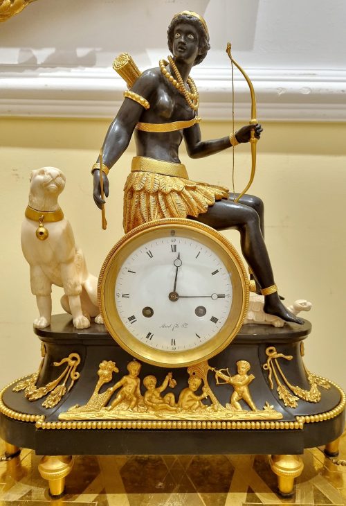 Pendule "L'Afrique" Pendule au Nègre Directoire die Bronzen J.S. DEVERBERIE (Jean-Simon Deverberie, gest. 1824) Paris um 1800 signiert Morel fils Hger