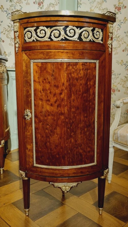 Alternative view of Kommoden Klassizismus Louis XVI Eckhalbschränke Encoignures Frankreich