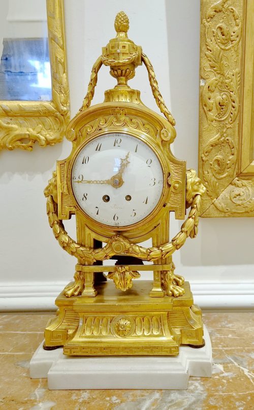 Äußerst seltene Kaminuhr mit originalem Wecker Klassizismus Pendule Frankreich Louis XVI um 1770 das Modell Robert Osmond attr.