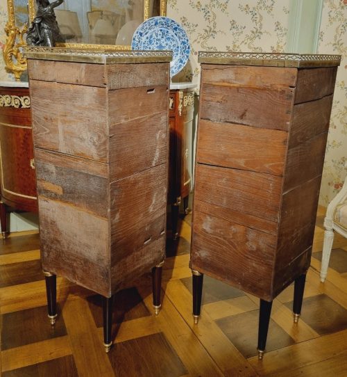 Kommoden Klassizismus Louis XVI Eckhalbschränke Encoignures Frankreich