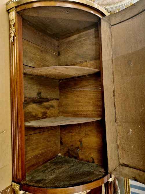 Kommoden Klassizismus Louis XVI Eckhalbschränke Encoignures Frankreich