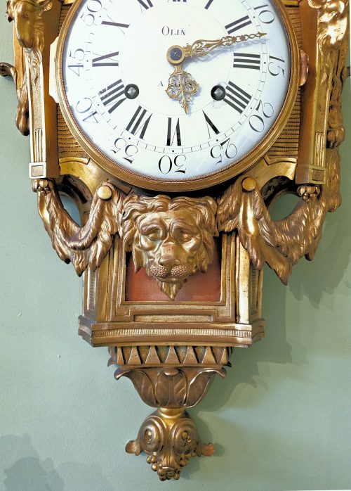 Carteluhr "au vase" Klassizismus Louis XVI der Entwurf von J.C. DELAFOSSE das Zifferblatt sign. OLIN A PARIS