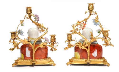 Hochbedeutendes Kerzenständer Paar Rokoko Louis XV um 1750 Buddhas Yongzheng (1723-1735) - die Porzellanblüten Vincennes um 1745