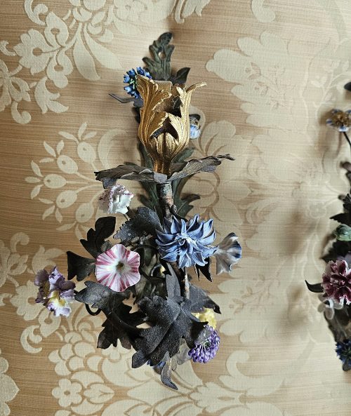 PAAR APPLIKEN mit Porzellanblüten Vincennes FRANKREICH LOUIS XV Rokoko um 1750