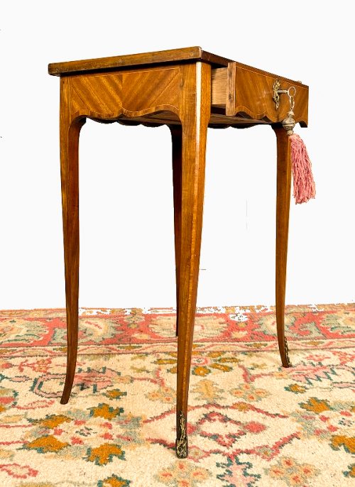 Beistelltisch Rokoko Gueridon Table de salon Louis XV Frankreich um 1760