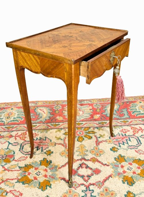 Beistelltisch Rokoko Gueridon Table de salon Louis XV Frankreich um 1760