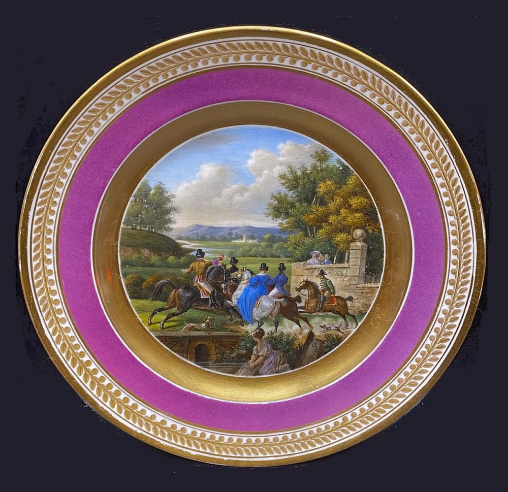 Teller Porzellan mit vornehmer Gesellschaft zu Pferde Rußland Empire 1815-1820 Kaiserliche Porzellanmanufaktur St. Petersburg Alexander I.  Monogrammiert Sw für Jacques François Joseph Swebach-Desfontaines