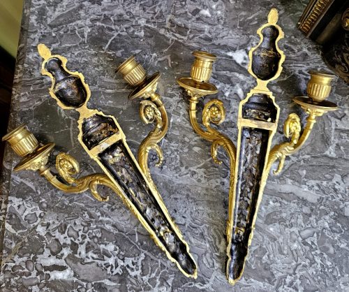 Appliken Wandlampen Klassizismus Frankreich Louis XVI Directoire um 1790 H. 36 cm, Br. 26 cm, T. 14 cm