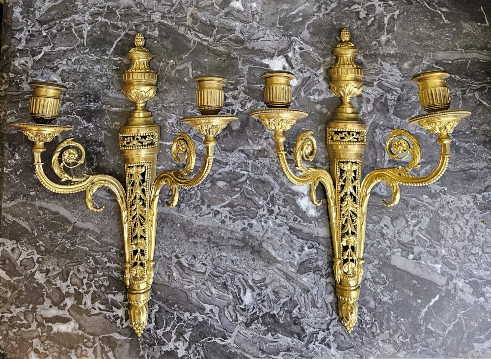 Appliken Wandlampen Klassizismus Frankreich Louis XVI Directoire um 1790  H. 36 cm, Br. 26 cm, T. 14 cm