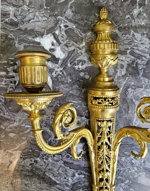 Appliken Wandlampen Klassizismus Frankreich Louis XVI Directoire um 1790 H. 36 cm, Br. 26 cm, T. 14 cm