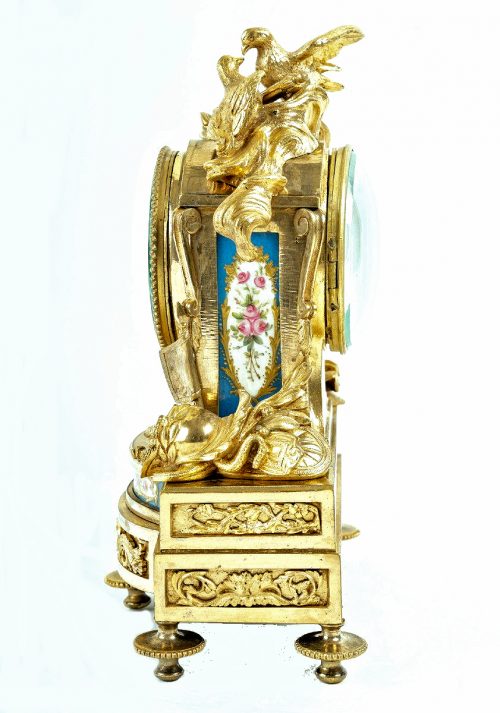 Kaminuhr Klassizismus Pendule Louis XVI Frankreich das Porzellan Sèvres „Bleu Céleste“ um 1790