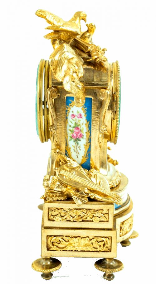 Kaminuhr Klassizismus Pendule Louis XVI Frankreich das Porzellan Sèvres „Bleu Céleste“ um 1790