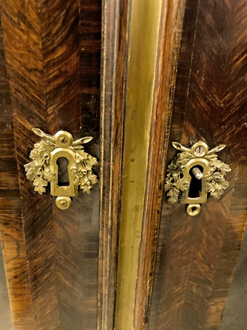 Vitrine Barock Frankreich Regence um 1720 H.131 cm, Br.90 cm, T.47 cm