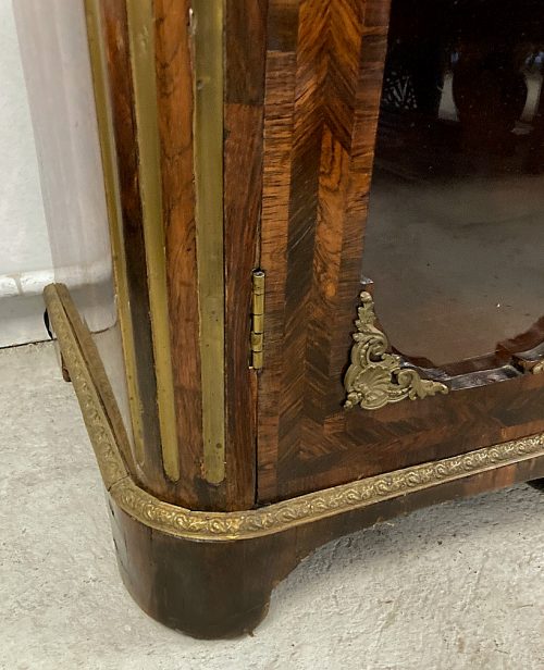 Vitrine Barock Frankreich Regence um 1720 H.131 cm, Br.90 cm, T.47 cm