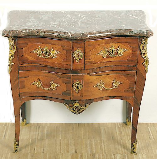 Alternative view of Kommode Rokoko Barock Frankreich Louis XV um 1750    H. 82 cm, B. 83 cm, T. 42 cm