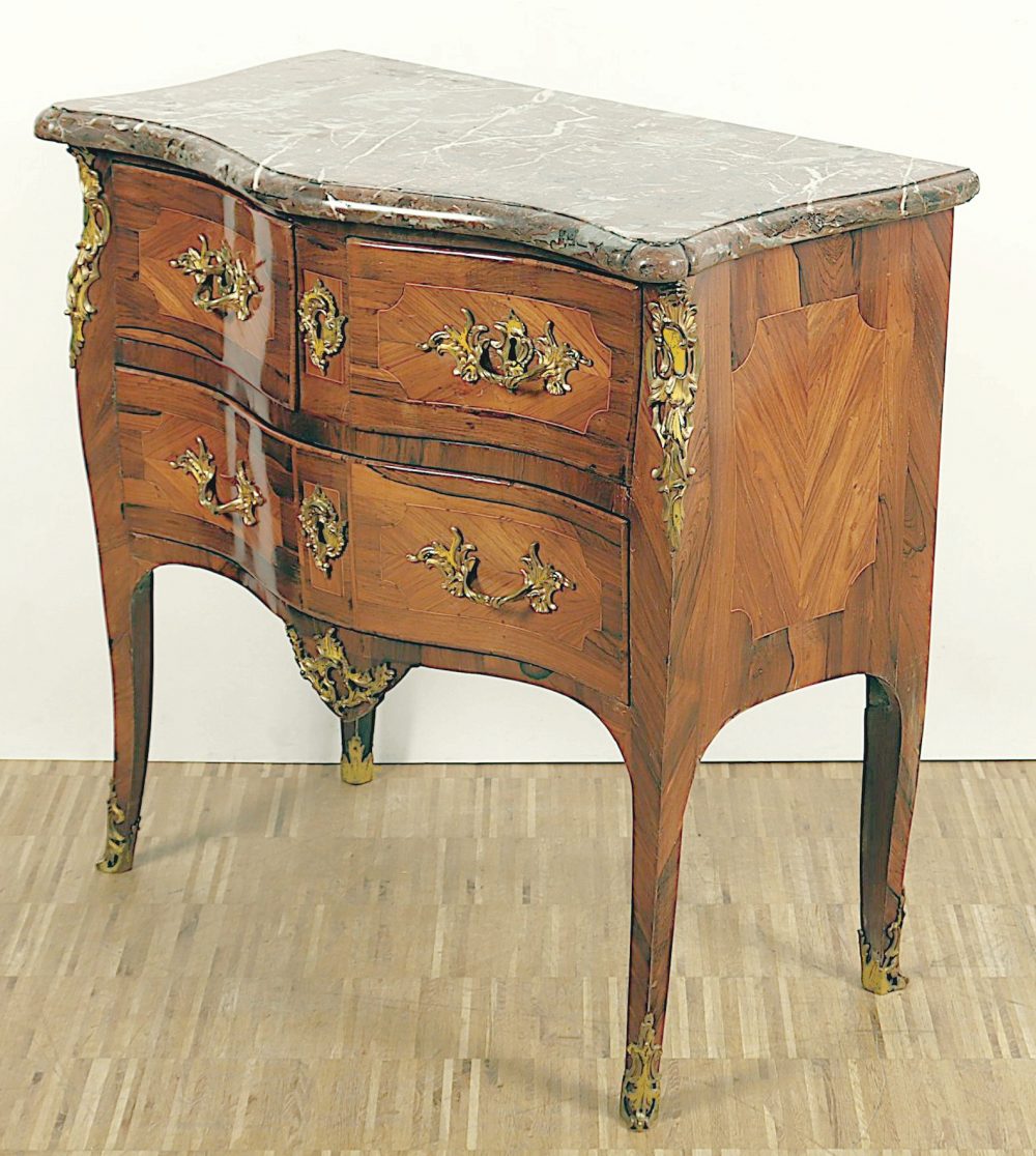 Kommode Rokoko Barock Frankreich Louis XV um 1750    H. 82 cm, B. 83 cm, T. 42 cm