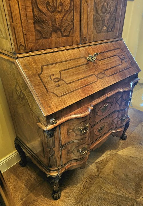 Bedeutender Sekretär Aufsatzschreibschrank Schreibschrank Barock Mainfranken Würzburg Carl Maximilian Mattern Umkreis um 1740 H. 230 cm, Br. 105 cm, T. 55 cm