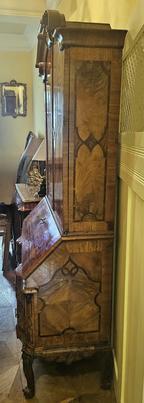 Bedeutender Sekretär Aufsatzschreibschrank Schreibschrank Barock Mainfranken Würzburg Carl Maximilian Mattern Umkreis um 1740 H. 230 cm, Br. 105 cm, T. 55 cm