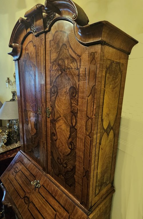 Bedeutender Sekretär Aufsatzschreibschrank Schreibschrank Barock Mainfranken Würzburg Carl Maximilian Mattern Umkreis um 1740 H. 230 cm, Br. 105 cm, T. 55 cm