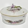 Ludwigsburg Porzellan Deckeldose oval um 1765 Malerei Flusslandschaften Gottlieb Friedrich Riedel (1724-1784)
