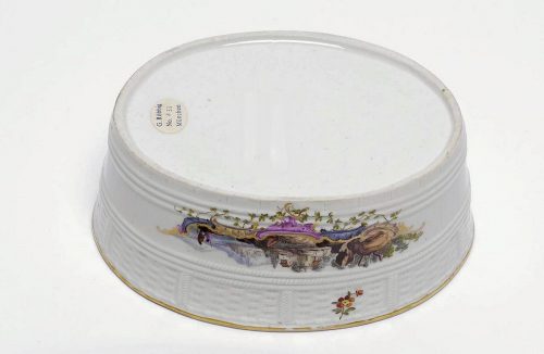 Ludwigsburg Porzellan Deckeldose oval um 1765 Malerei Flusslandschaften Gottlieb Friedrich Riedel (1724-1784)