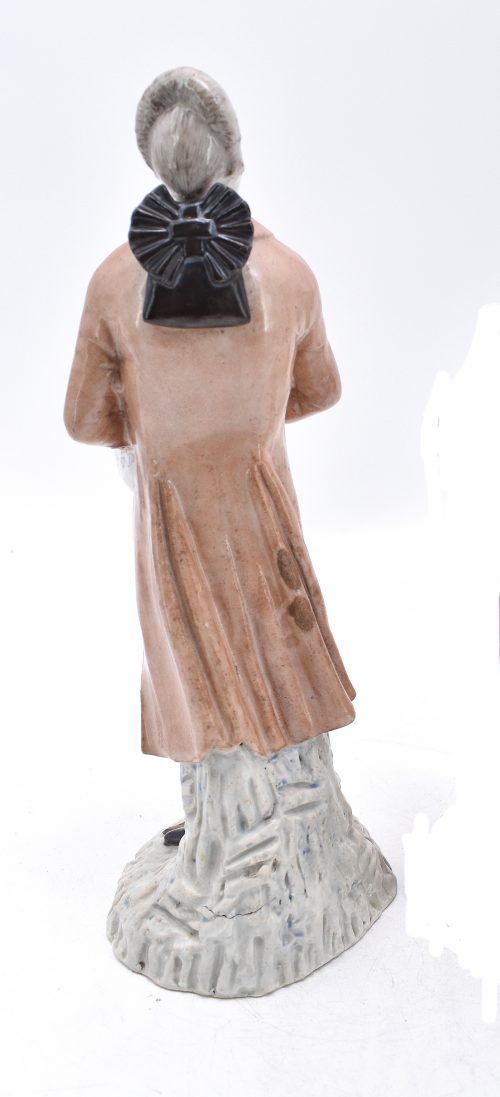 Winter aus einer Serie von Jahreszeitenfiguren Wallendorf Porzellan um 1780 Modelleur Johann Heinrich Haag attr. H. 29,5 cm