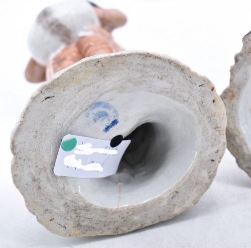 Winter aus einer Serie von Jahreszeitenfiguren Wallendorf Porzellan um 1780 Modelleur Johann Heinrich Haag attr. H. 29,5 cm