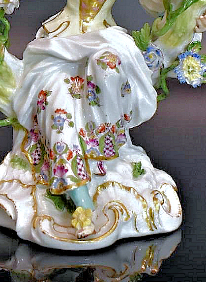 Meißen Porzellan um 1760 Modell von Johann Joachim Kaendler Leuchter zwei-armig mit Gärtnerin Höhe 20 cm – Bild 4