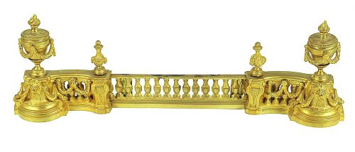 Kaminböcke Frankreich Klassizismus Louis XVI um 1780  Feuervergoldete Bronze Länge variabel ca. 70 cm bis 105 cm