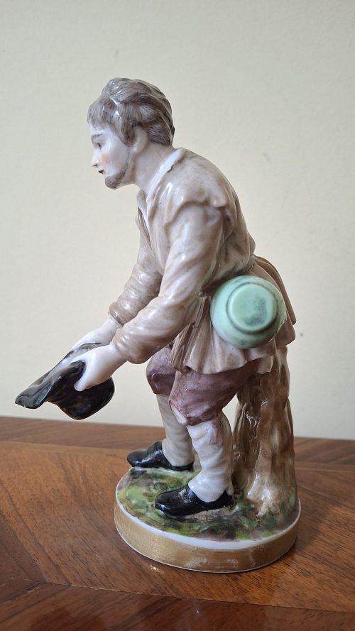 Russland Porzellan Porzellanmanufaktur Gardner attr. um 1830 Bettler H. 14,8 cm