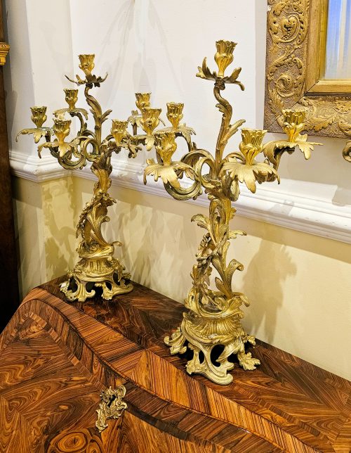 Kandelaber Leuchter Girandole Rokoko Louis XV   H. 62 cm. Monogramm AAA