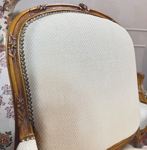 Fauteuils vier bzw. 2 x zwei Sessel Rokoko Frankreich Louis XV um 1750 H. 100 cm, Br. 72 cm, T. 50 cm Die Fauteuils können auch paarweise abgegeben werden.