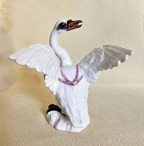 Schwan Porzellan Meissen um 1765 Modell von Johann Joachim Kaendler H. 11 cm